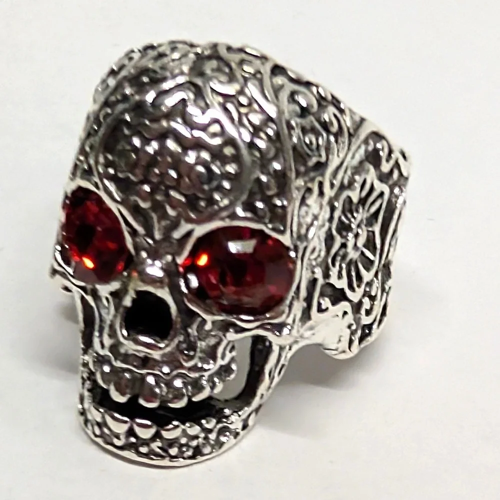 New Skull Ring Mens Womens Size 8 Silver Tone Red‎ Rhinestone Eyes Gothic Biker